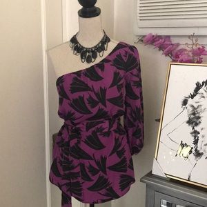 Guess one sleeve colorful blouse w/ waist tie